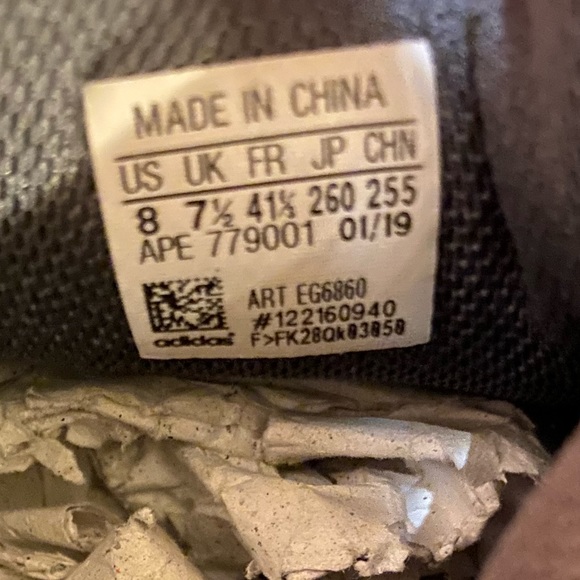 Yeezy Boost 700 V2 Geode - Picture 5 of 9